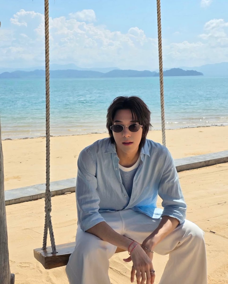 NaniHirunkit_ID's tweet photo. 🎀NANI HIRUNKIT UPDATE🩷
• IG: @hirunkit_ •
170326 - Beach boy✨

#hirunkit_ https://t.co/TIxfAeIjfc