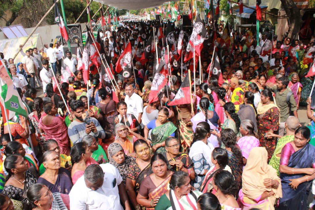 kvramalingam's tweet photo. தமிழ்நாட்டில் தொடர்ந்து நடைபெற்று வரும் பாலியல் வன்கொடுமைகள்; சட்டம்-ஒழுங்கு சீர்கேடுகள்; போதைப் பொருள் புழக்கம் முதலானவற்றை கட்டுப்படுத்த தவறிய நிர்வாகத் திறனற்ற ஸ்டா���ின் தலைமையிலான விடியா திமுக அரசை கண்டித்து ஒருங்கிணைந்த ஈரோடு மாவட்ட கழகம் சார்பில் அஇஅதிமுக தலைமையிலான தேசிய ஜனநாயகக் கூட்டணி கட்சிகள் இணைந்து மாபெரும் கண்டன ஆர்ப்பாட்டம் தமிழக மாநில காங்கிரஸ் தலைவர் திரு.@GK__Vasan அவர்கள் தலைமையில் நடைபெற்றது.

#ஈரோடு_மாநகர் #EPSTamilnadu