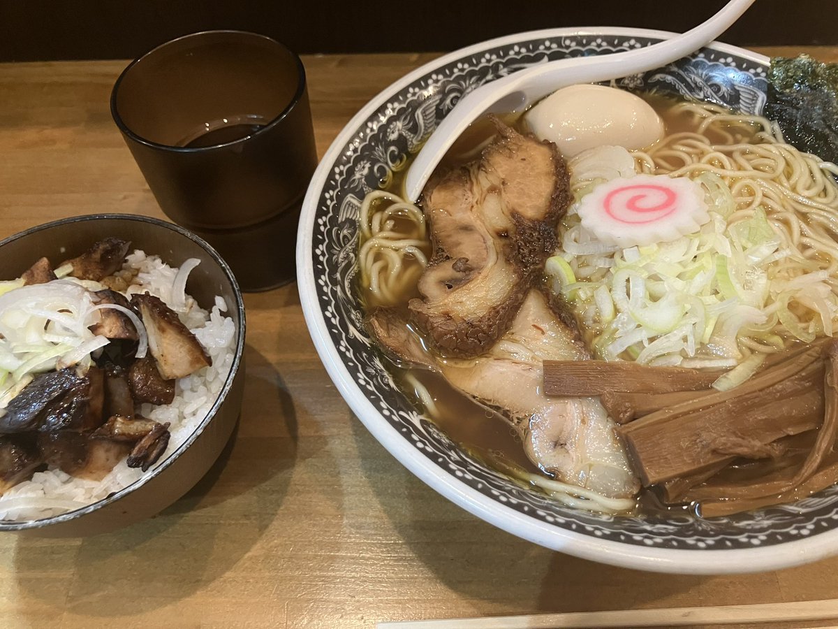 一昨日、しゃかくんとわんさくくんと食べた浜八道
cs終わりのラーメンは沁みるね