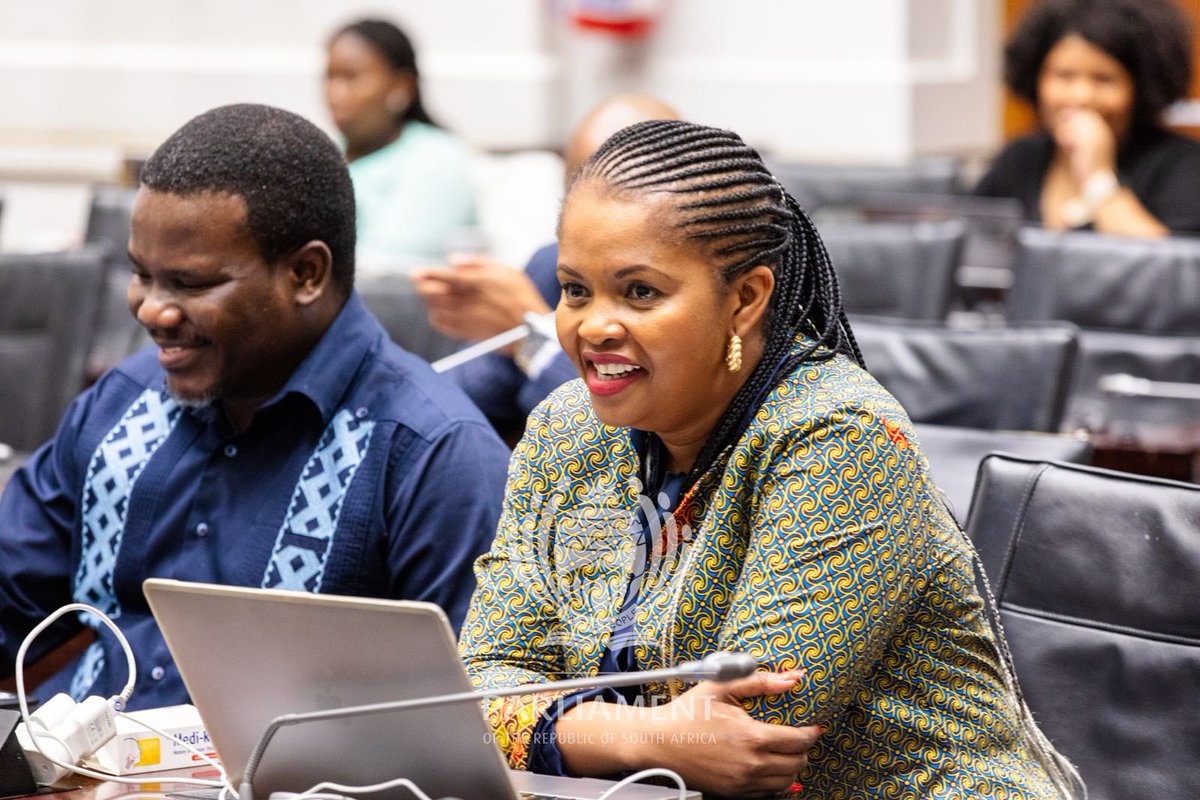 <a href="/NoncebaMhlauli/">Nonceba Mhlauli</a> Me watching people catching feelings that young people are refusing to be bullied and are declaring their love for #ThePeoplesMovement 🖤💚💛 #2026is2026 kuzo kwaziwana