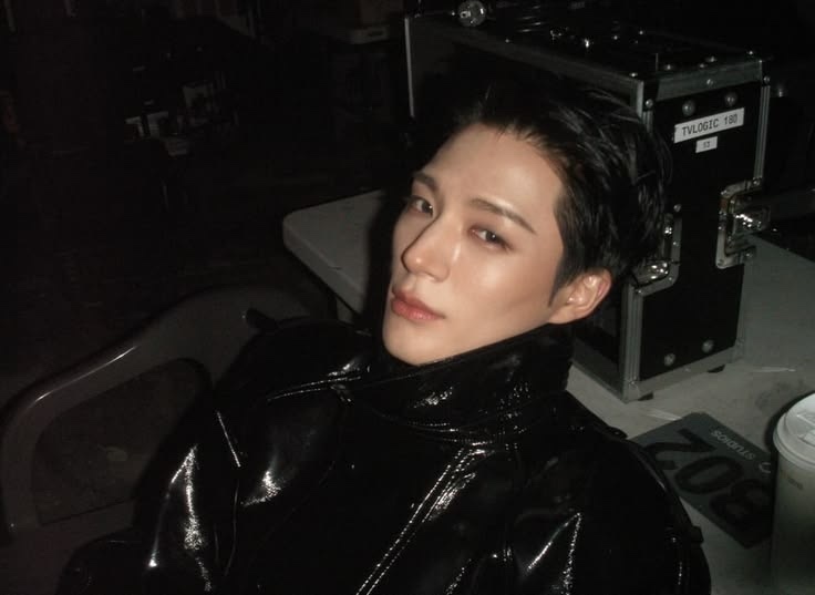 USE ' HEY / ✉️ ' - ENGLISH ONLY tweet media