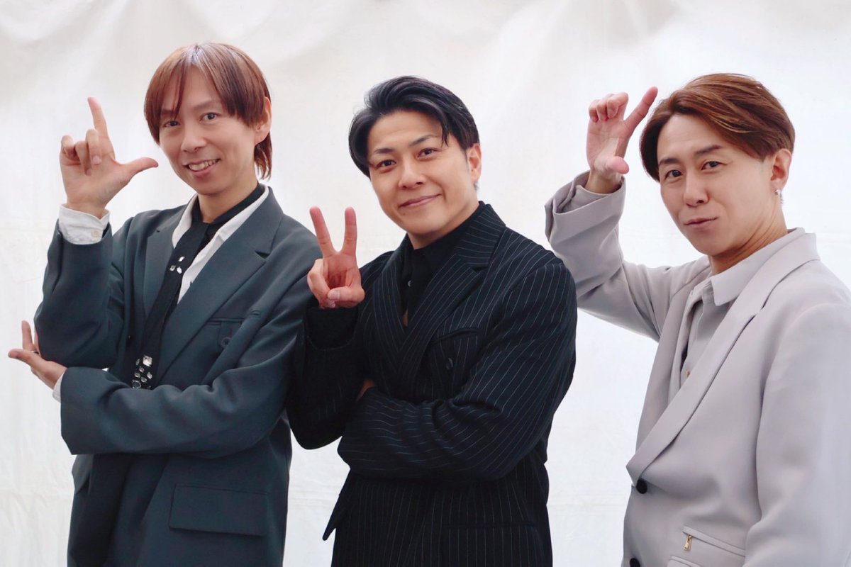 LAST FIRST STAFF tweet media