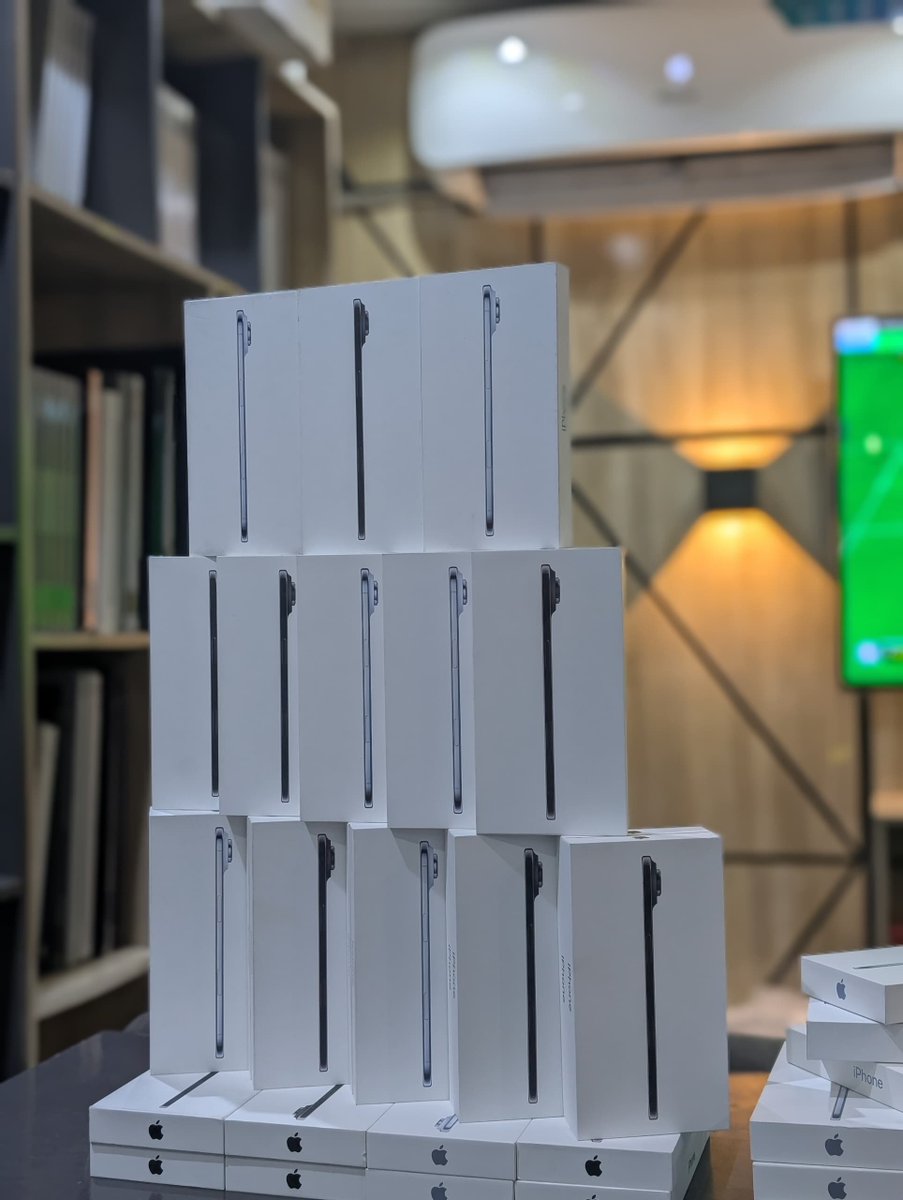 OasisGadget's tweet photo. _*iPhone Air 256GB Available Esim Unlocked Blue &amp; Gold ₦1,420,000*

@Wizarab10 https://t.co/qSDgtCZe1C