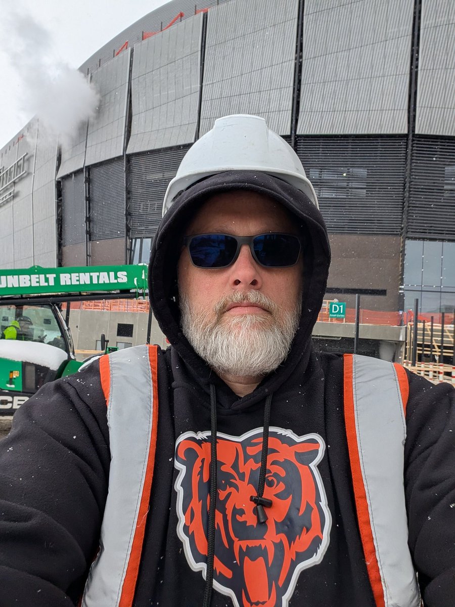 paulflowers74's tweet photo. @davebftv @thekapman @WaddleandSilvy Bear Down from the new Bills stadium.
#Bears4life https://t.co/xTPndNBtZ4