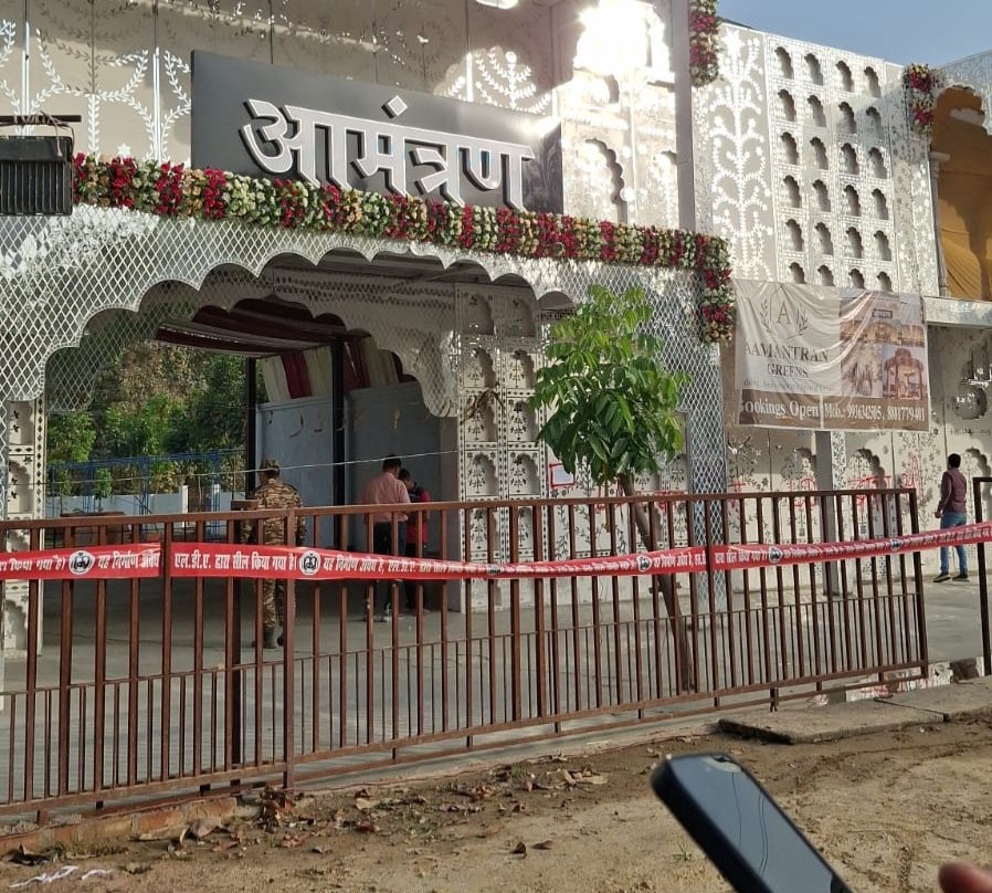 LkoDevAuthority's tweet photo. 👉लखनऊ विकास प्राधिकरण ने चिनहट व काकोरी में अभियान चलाकर लगभग 155 बीघा क्षेत्रफल में की जा रही 15 अवैध प्लॉटिंग को ध्वस्त किया।
👉गोमती नगर विस्तार में अवैध मैरिज लॉन व 1 अवैध व्यावसायिक निर्माण को भी सील किया गया।
#LDA #IllegalProperty #IllegalConstruction @LucknowDivision