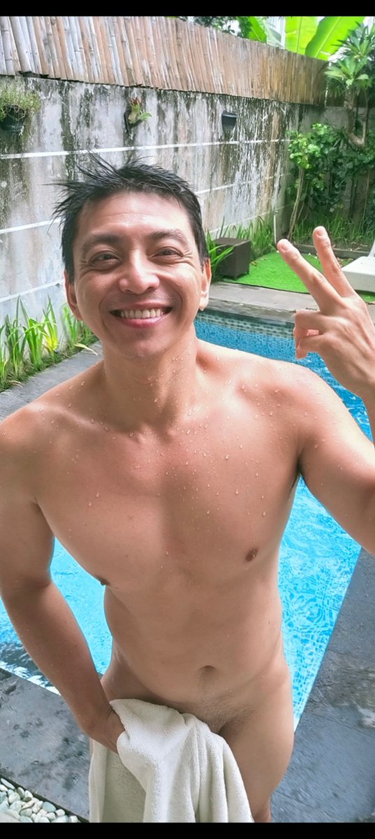 Skinny dipping and chill... wanna join me?
Follow <a href="/dannydansf/">dannydansf 🇹🇭 BKK Apr 17-30</a> <a href="/xdannydansf/">dannydansf</a>
instagram.com/dannydansf