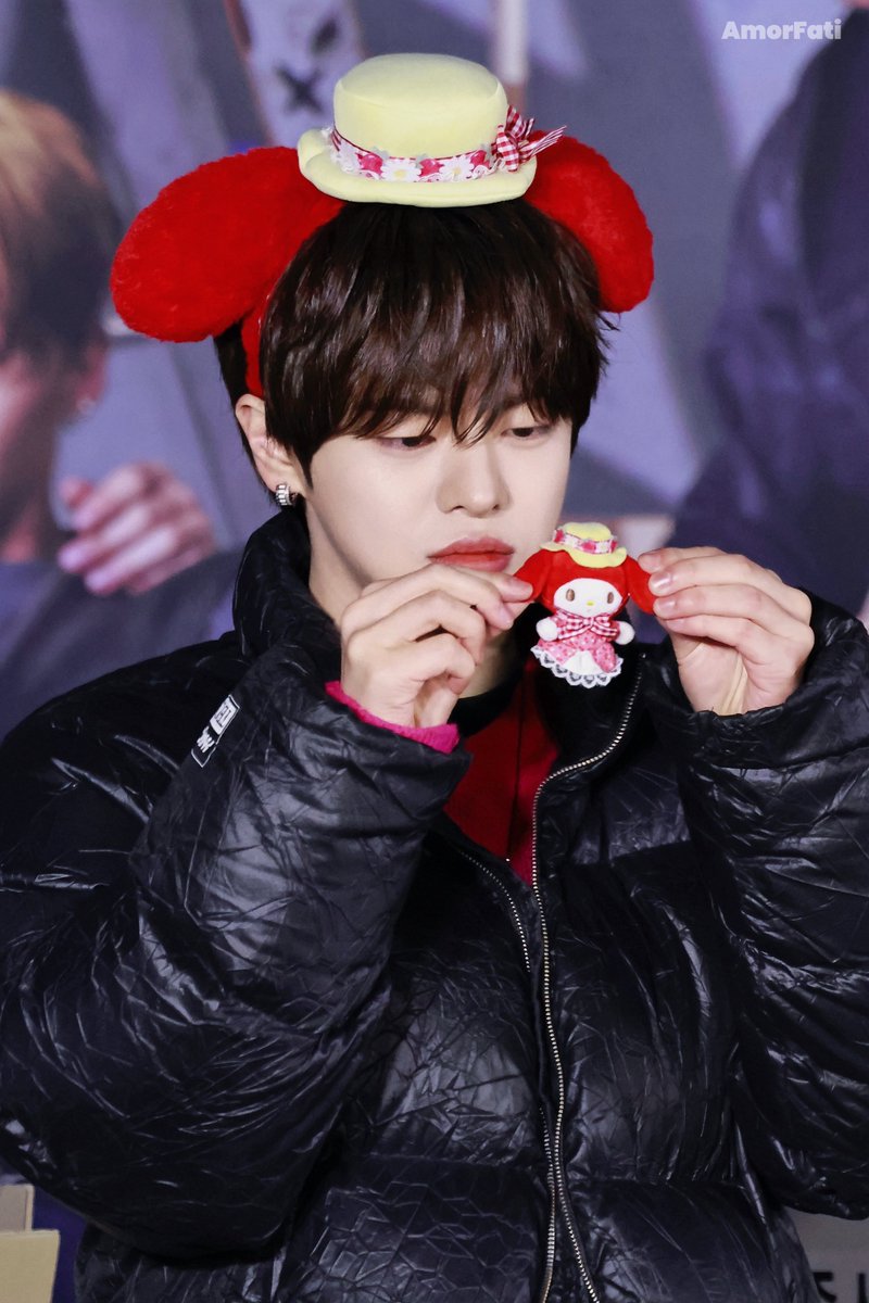 <a href="/kbs_babys/">KBS 슈퍼맨이 돌아왔다</a> 이리오를 새로운 고정 MC로 추천드립니다~
리오는 성격이 정말 따뜻하고 다정해서 팀 안팎으로 많은 사람들에게 사랑받고 있는 멤버입니다. 평소에도 장난감이나 피규어를 모으는 것을 좋아하고, 가방에 키링이나 피규어를 달아서 스타일링에 포인트를 주는 등 패션 감각도 뛰어납니다. 또한 예능감도