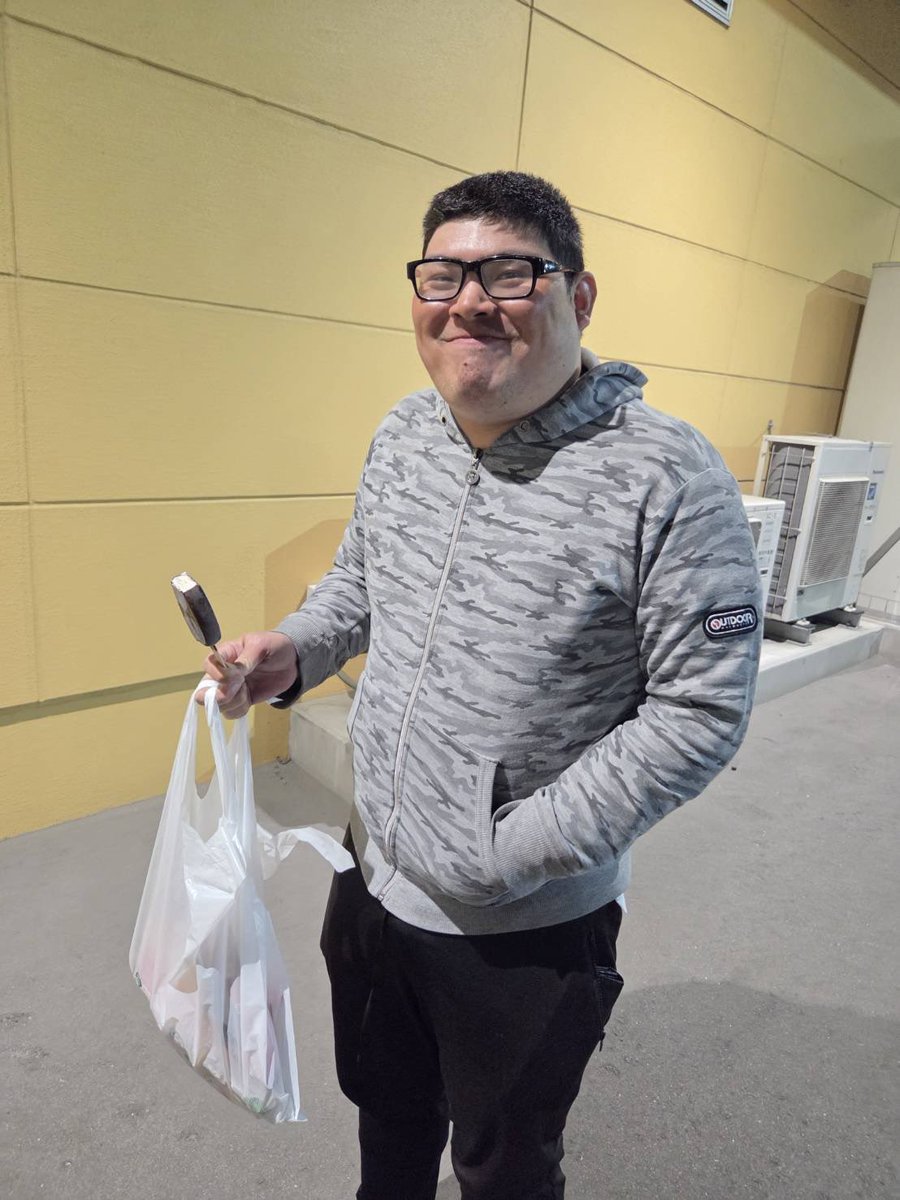 ワンサク選手にパルム食べてるとこを激写
フリー画像が増えてしまう