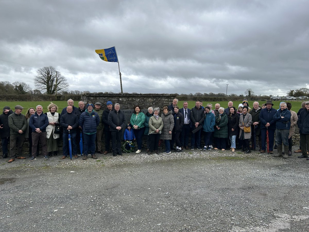 johnnyryanref's tweet photo. Commemorating 130 years since the First All Ireland Final played in Croke Park, Boherlahan Dualla GAA Club Chairman Tony Lacy, Secretary John Kennedy &amp; Great great grandson of John Connolly, Charlie Martin lay a wreath at the monument of the great Tubberadora team of that era. https://t.co/dDz79qgc4X