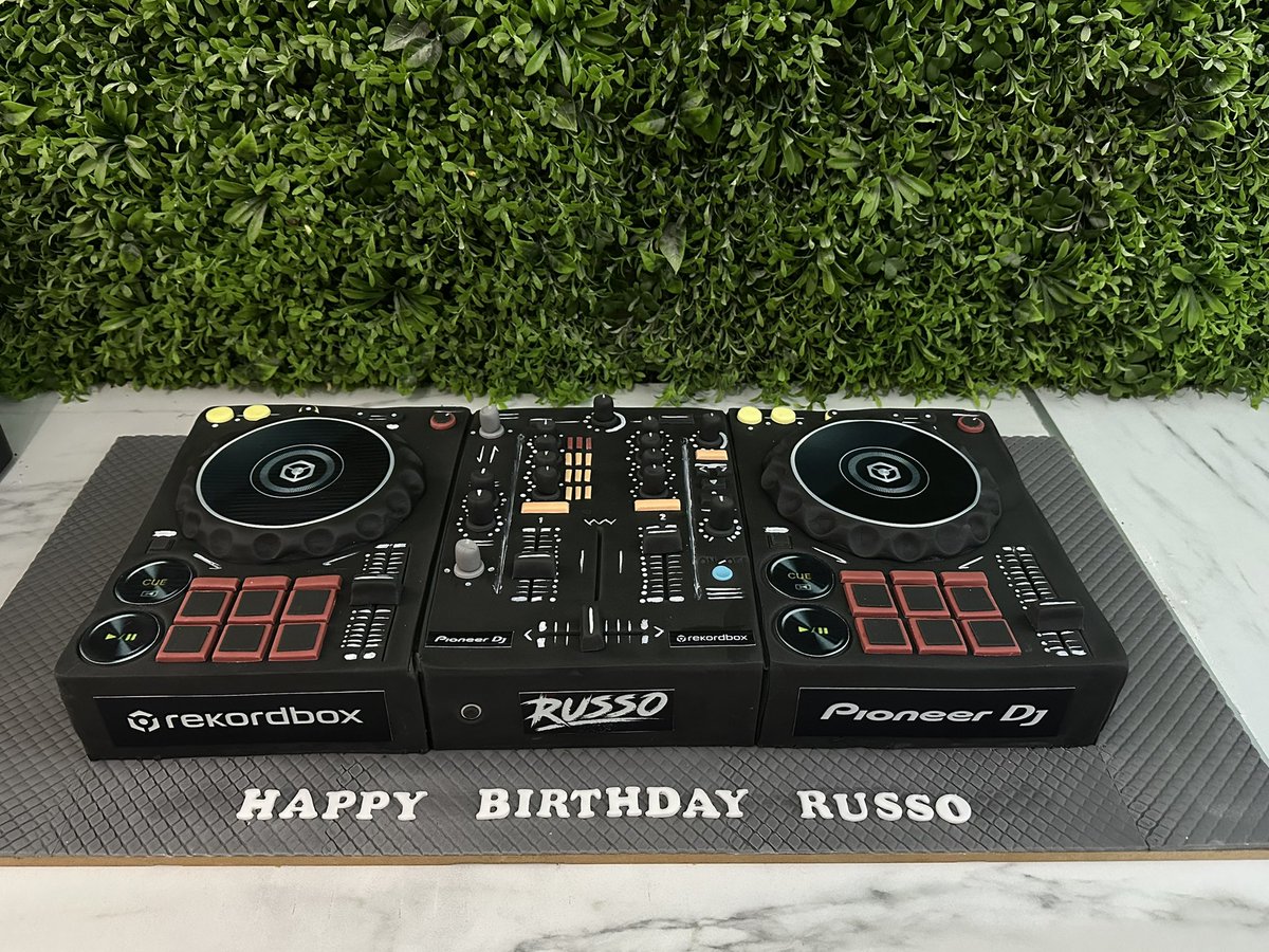 Jon's Cakes tweet media