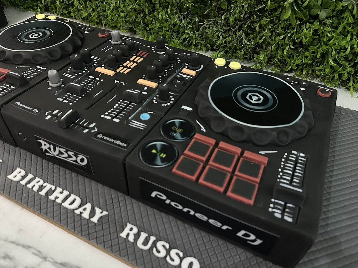 Jon's Cakes tweet media