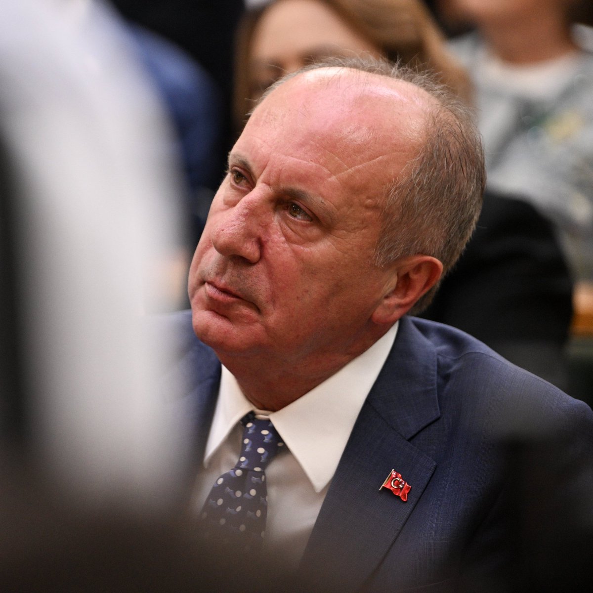 Muharrem İnce'den Erdoğan'a, 'Akın Gürlek' göndermesi:

"Emeklinin bayram ikramiyesine zam yapmayan Erdoğan, bir savcının bu kadar mal varlığını nasıl edindiğini, torununa harçlık veremeyen tüm emeklilere açıklamalıdır."