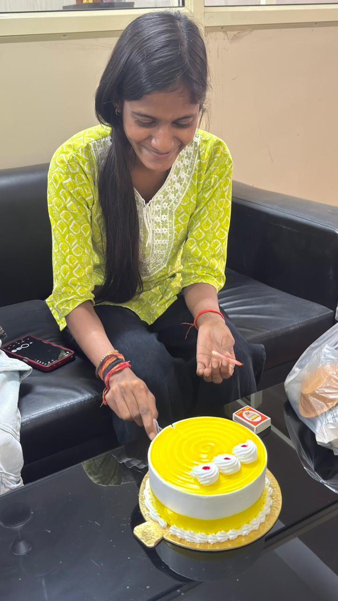 DigiLeef's tweet photo. 🎉 Happy Birthday to Khushi, our SEO star at DigiLeef! 🚀
Wishing you success, growth &amp; happiness always! 🎂✨
#Birthday #SEO #DigiLeef https://t.co/tvfU1xg2OE