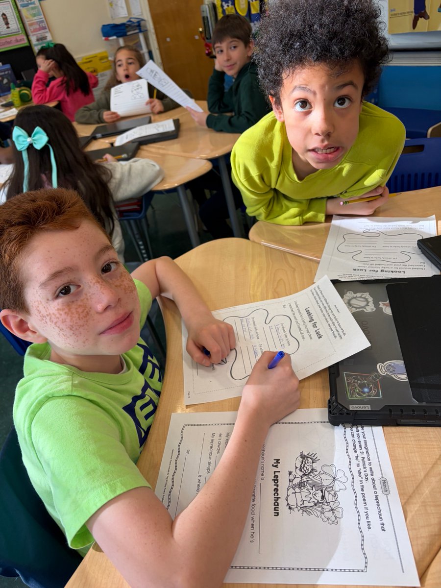 ics_stults's tweet photo. Reflecting on blessings and  imagining leprechauns in 4th grade this St. Patrick’s Day ☘️ https://t.co/M4MJpprryT