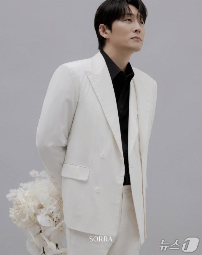 infodrakor_id's tweet photo. Aktor #GoJun dikonfirmasi akan menikah dengan kekasih non selebnya 💍

Menurut laporan media, Go Jun akan melangsungkan pernikahan dengan kekasihnya yang bukan dari kalangan selebriti pada 5 April di Seoul. Acara pernikahan akan digelar secara tertutup, dan hanya dihadiri keluarga dan orang-orang terdekat.

Selamat Go Jun ssi ✨

 https://t.co/JHGTUzV9cO