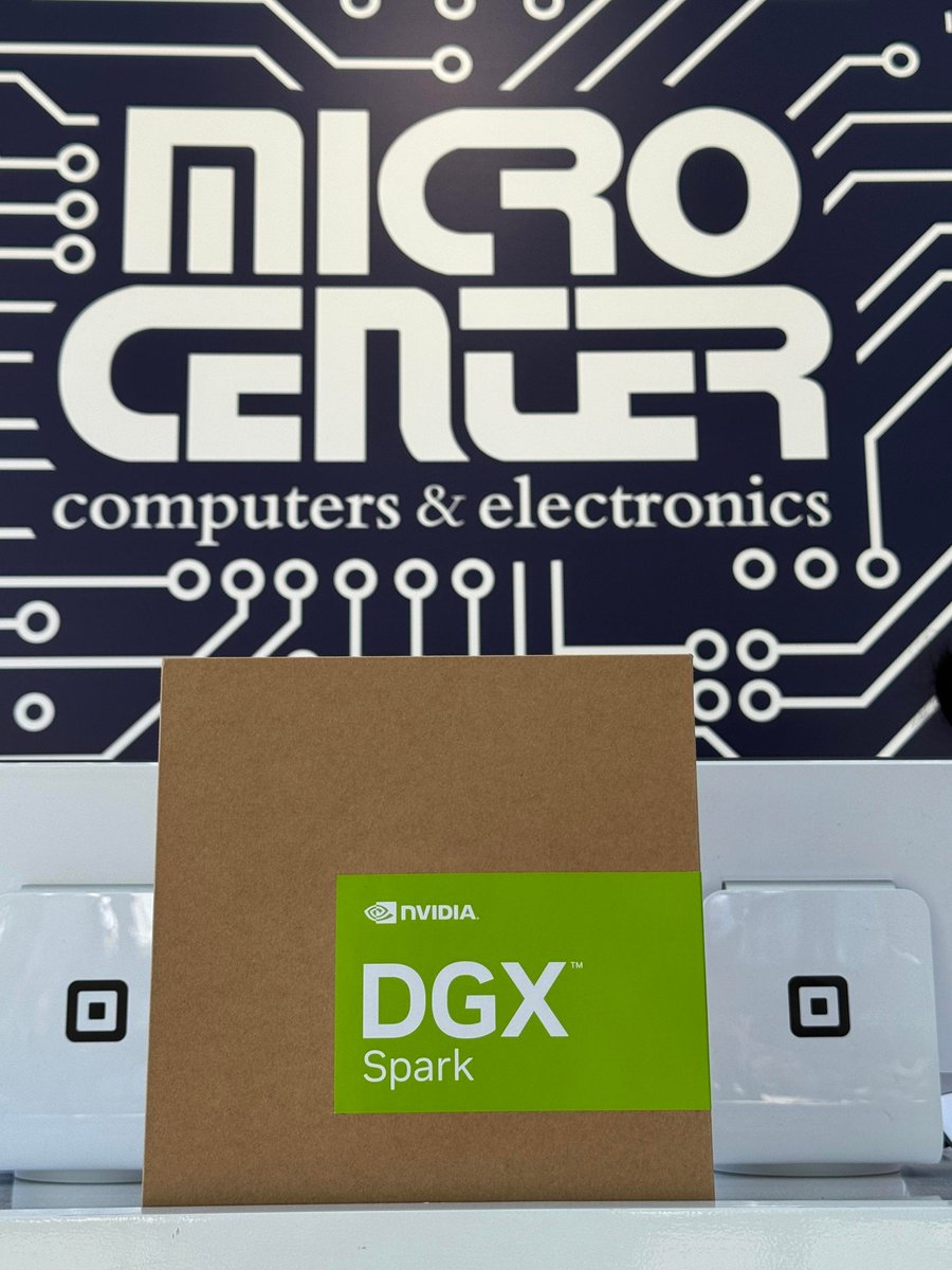 Micro Center tweet media