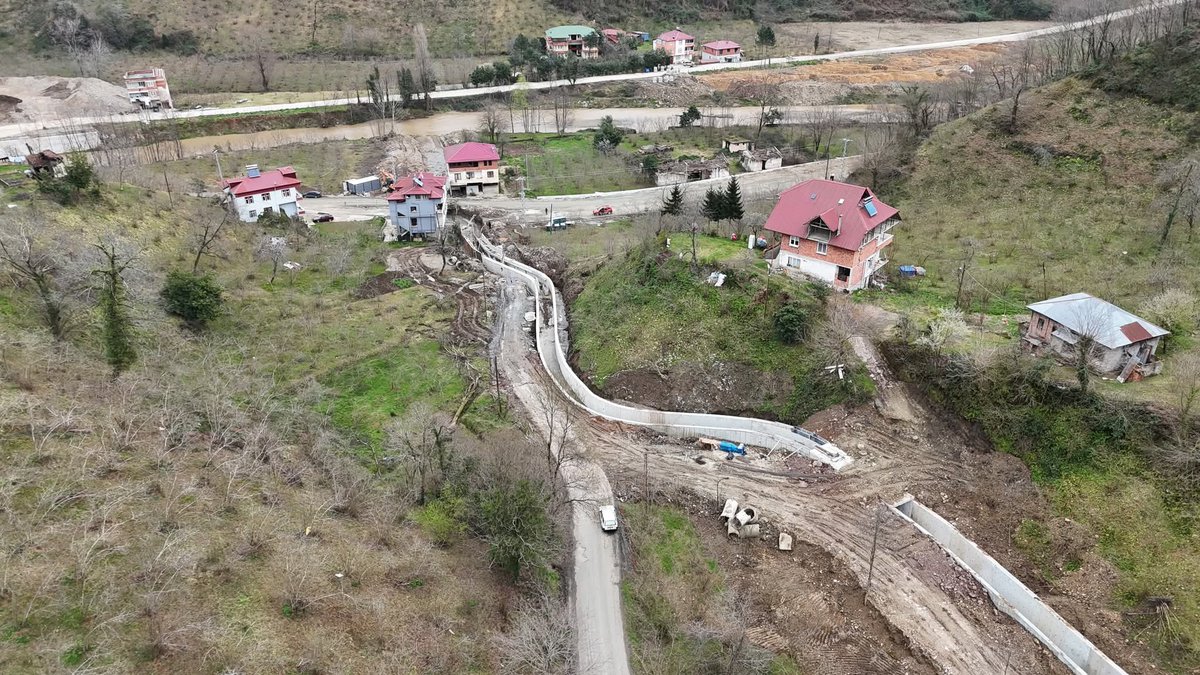 dsi_22_blgmd's tweet photo. 📍#Trabzon | #Arsin

▪️Yanbolu Vadisi’nde taşkın kontrol inşaatımız devam etmektedir. Söz konusu inşaatımız tamamlandığında Yanbolu Vadisi’nde taşkın riskleri azaltılmış olacaktır. https://t.co/eq2Ht6xNcC