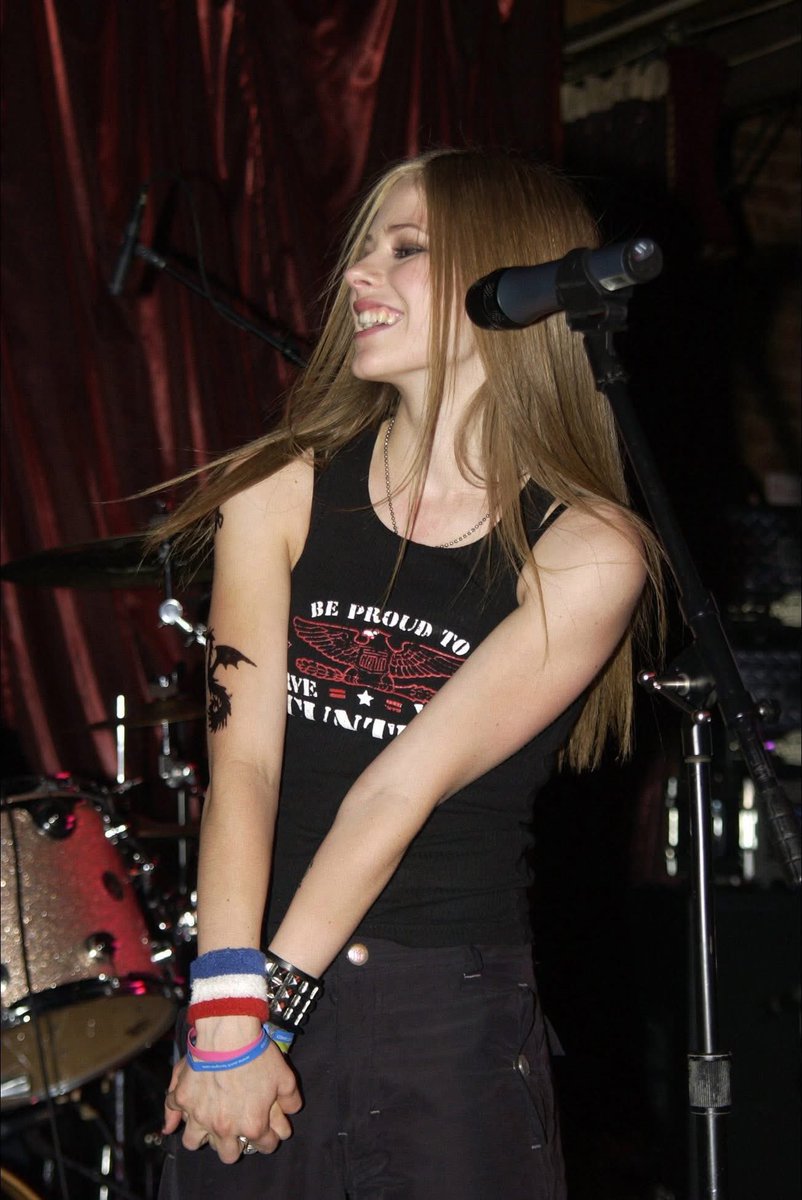 SUPPORT 4 AVRIL | Fan Account tweet media