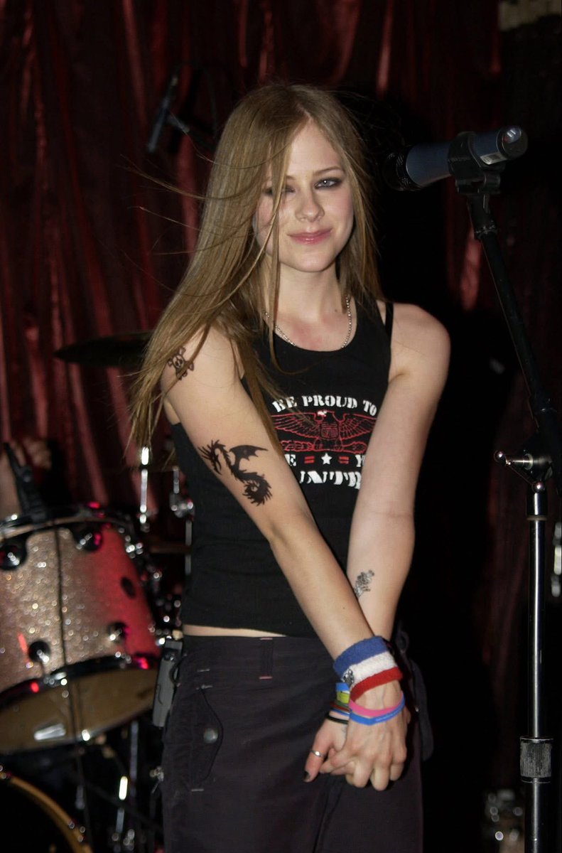 SUPPORT 4 AVRIL | Fan Account tweet media