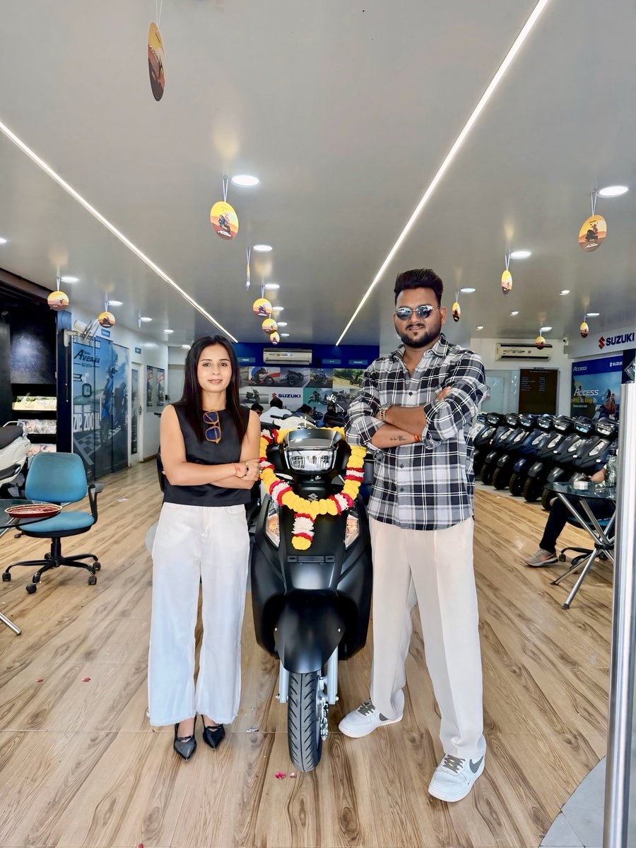 MrShamChavan's tweet photo. Spoiling my wife everyday… today it’s a new ride for her 🛵❤️ Welcome home, her new Suzuki Access. @Maruti_Corp https://t.co/car70WwyO3