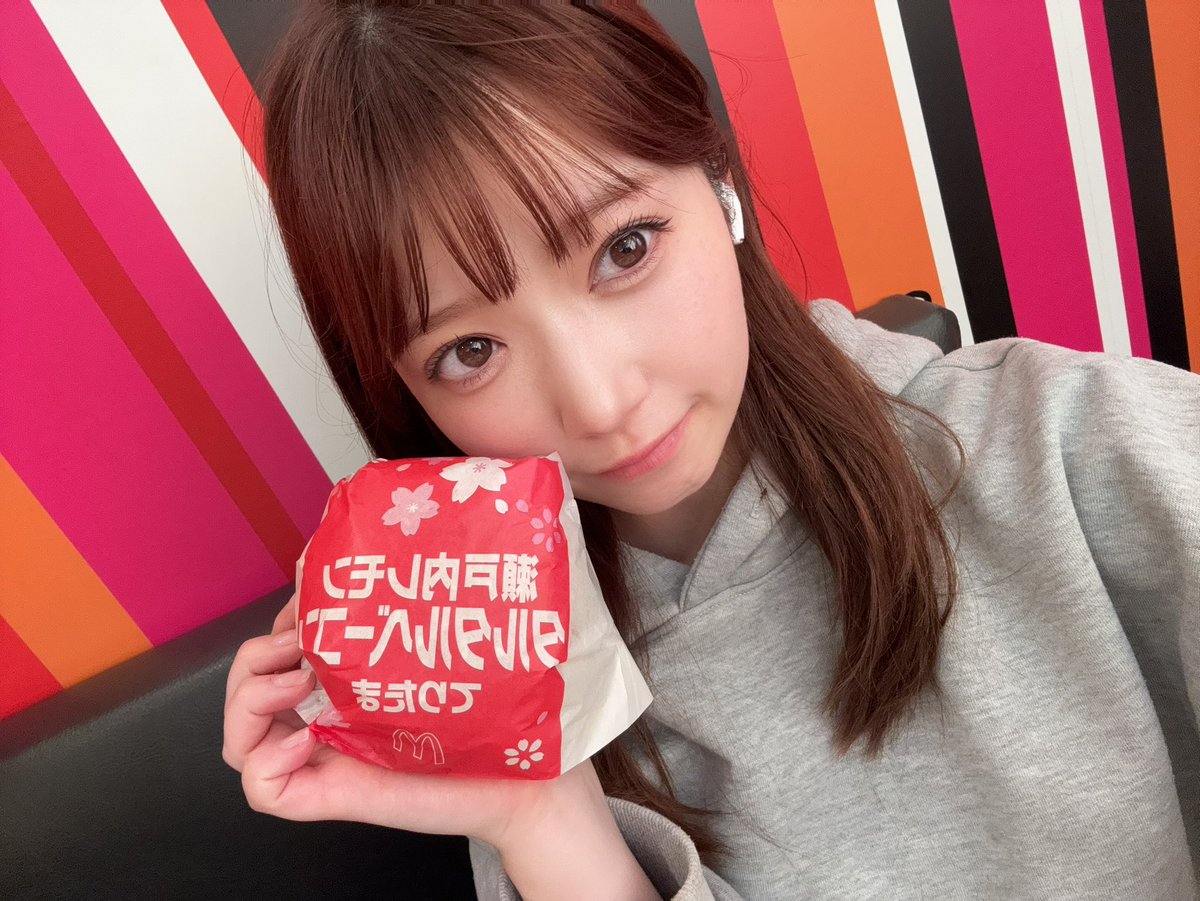 yamagishi_riko_'s tweet photo. てりたまーレしてきた🍔💃 https://t.co/zaZSNIxAWK