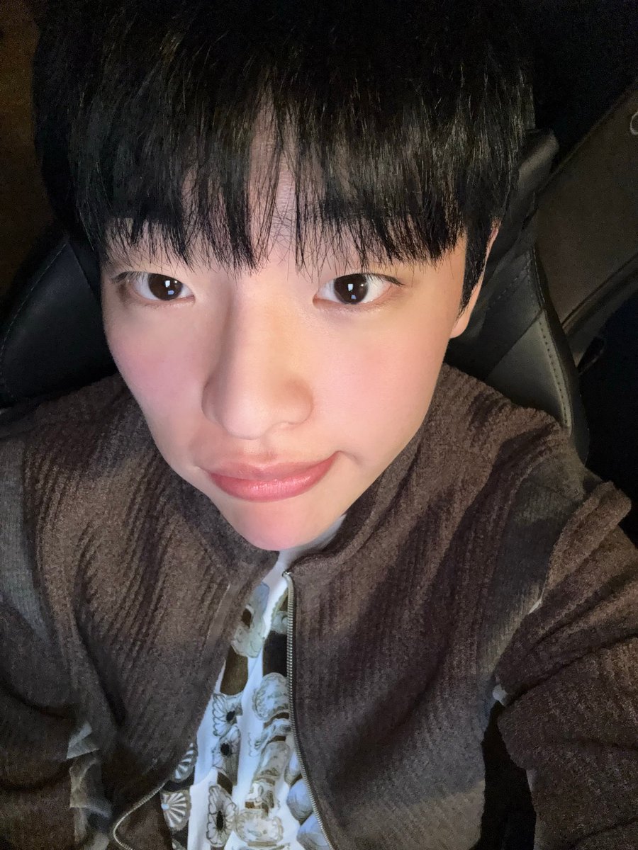 TheKingDom_GF's tweet photo. [MUJIN👑]

<🤎🍠>

오늘두 숨 잘 쉬구 갑니당~~

#TheKingDom #더킹덤 #TKD 
#MUJIN #무진 #위버스라이브 https://t.co/T4gZS7PJqt