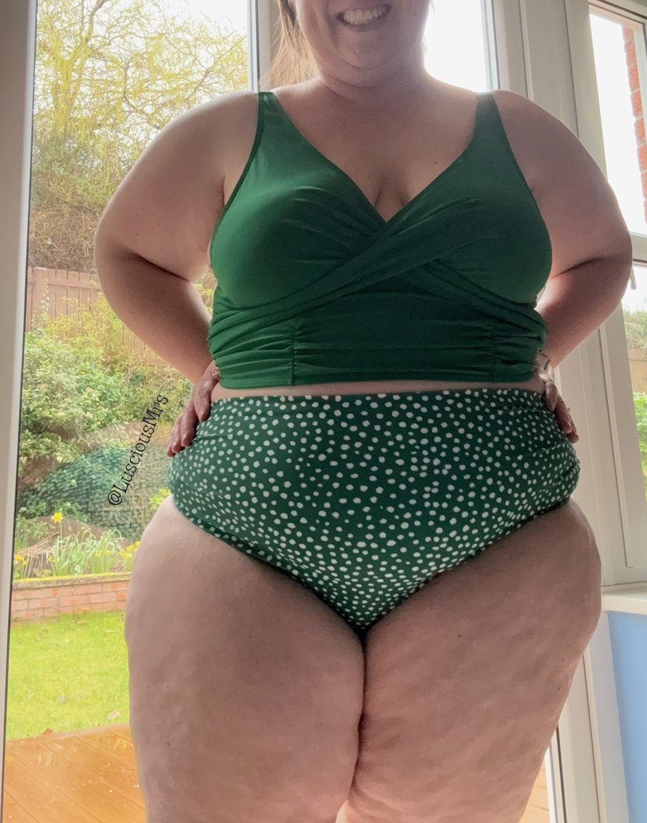 Luscious Mrs tweet media