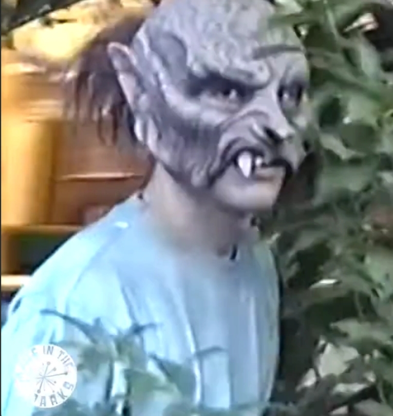 HhnWiki's tweet image. Midway of Dr. Morose was a 2000 scarezone extremely similar to the Jungle of Doom scarezone in HHN 32.

A mad doctor named Morose experimented on animals to create humanoid mutants, which would roam his circus midway! Could there be a connection between him and Dr. Oddfellow?