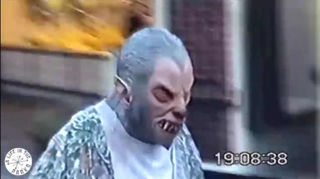 HhnWiki's tweet image. Midway of Dr. Morose was a 2000 scarezone extremely similar to the Jungle of Doom scarezone in HHN 32.

A mad doctor named Morose experimented on animals to create humanoid mutants, which would roam his circus midway! Could there be a connection between him and Dr. Oddfellow?