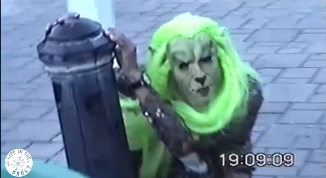 HhnWiki's tweet image. Midway of Dr. Morose was a 2000 scarezone extremely similar to the Jungle of Doom scarezone in HHN 32.

A mad doctor named Morose experimented on animals to create humanoid mutants, which would roam his circus midway! Could there be a connection between him and Dr. Oddfellow?