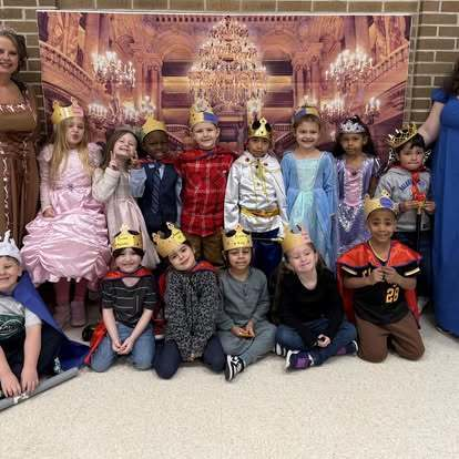 BlytheBower's tweet image. 🎒 Kindergarten starts here at Blythe-Bower!
Enrollment is now open for Cleveland City Schools.
Begin the process today: clevelandschools.org

We can’t wait to welcome our newest learners!
#BuildingChampions #BuildingCommunity #ChooseCleveland