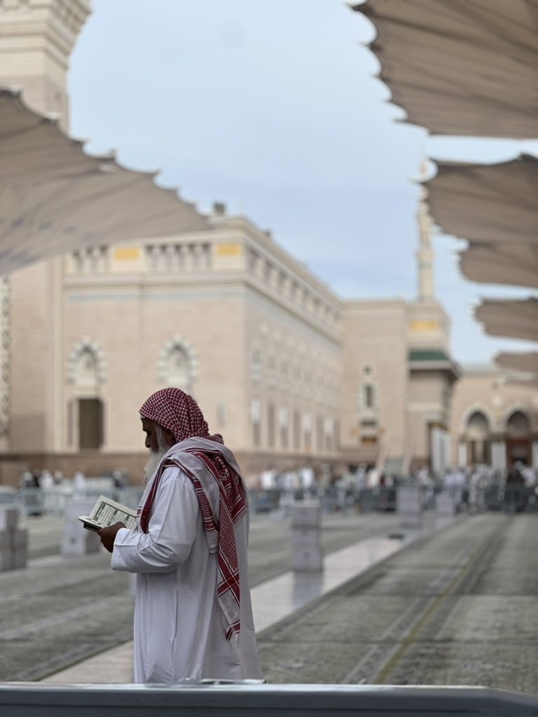 الله مُتفضلٌ و مُنعمٌ علينا بعظيم النّعم أن بلغنا خير الأيام والليالِ فلا تغفل ولا تُهمل،
استعن بالله ولا تعجز، ما زلت في أيّام السباق؛ فاغتنم!