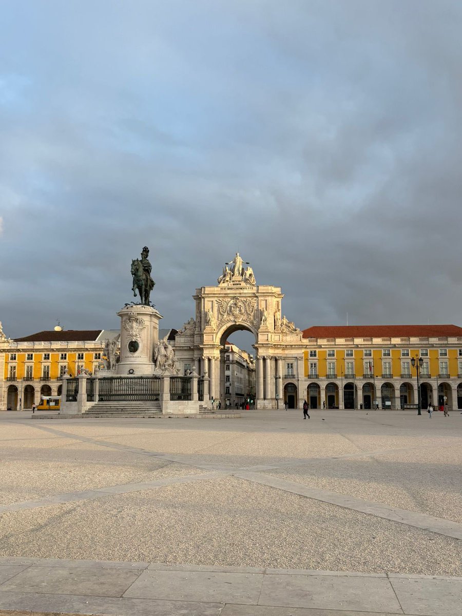 Elllinaras1's tweet photo. Lisbon Portugal! https://t.co/aPsBIVlc9M