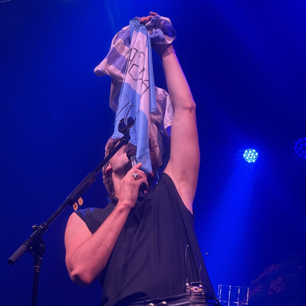 ruel literalmente dijo que desearía que el público argentino lo pueda acompañar en todos sus shows VIVA LA PATRIA