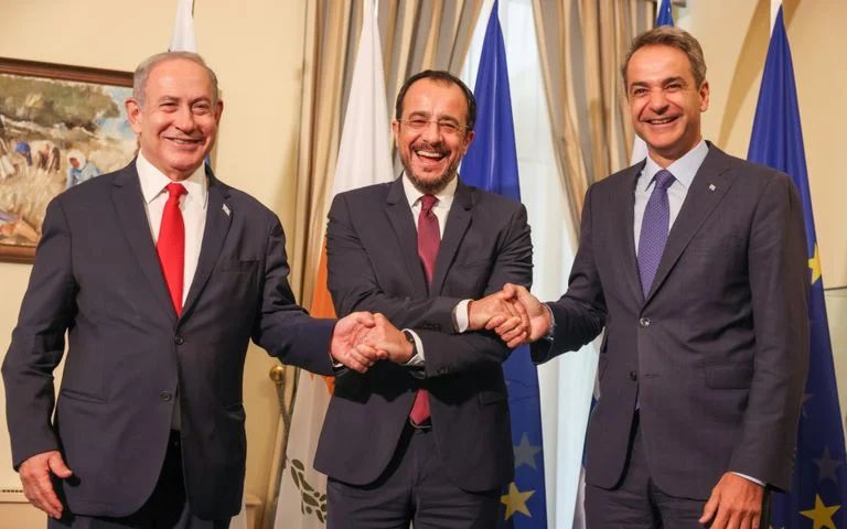 elapoueisai🔴⚪️ tweet media