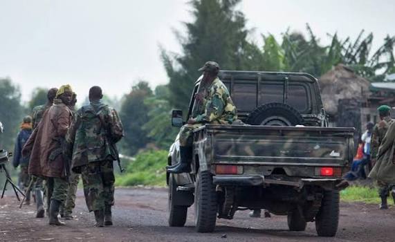 Congo_Revolu's tweet photo. #RDC: Situation tendue à #Luvungi, déplacement massif de la population vers Uvira. 15h30, la tension est palpable à #Kalimabenge et avenue #Songo.
Qu'est-ce qui se passe ? Vous n'allez pas tarder à le savoir. https://t.co/yCjN9nBub1