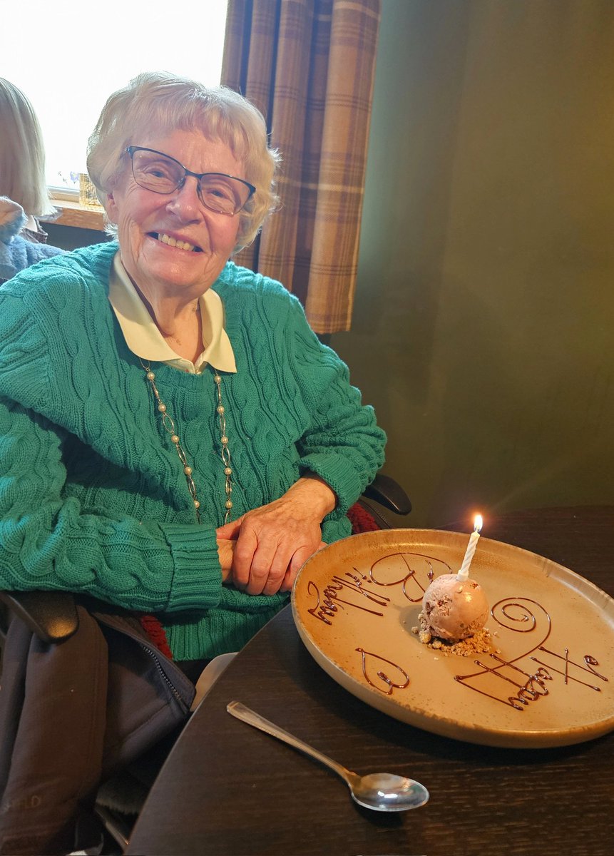 Bookaholic Bex tweet media