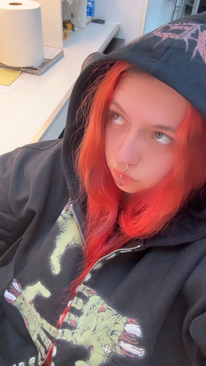 𝚟𝚊𝚖𝚙 |-/ tweet media