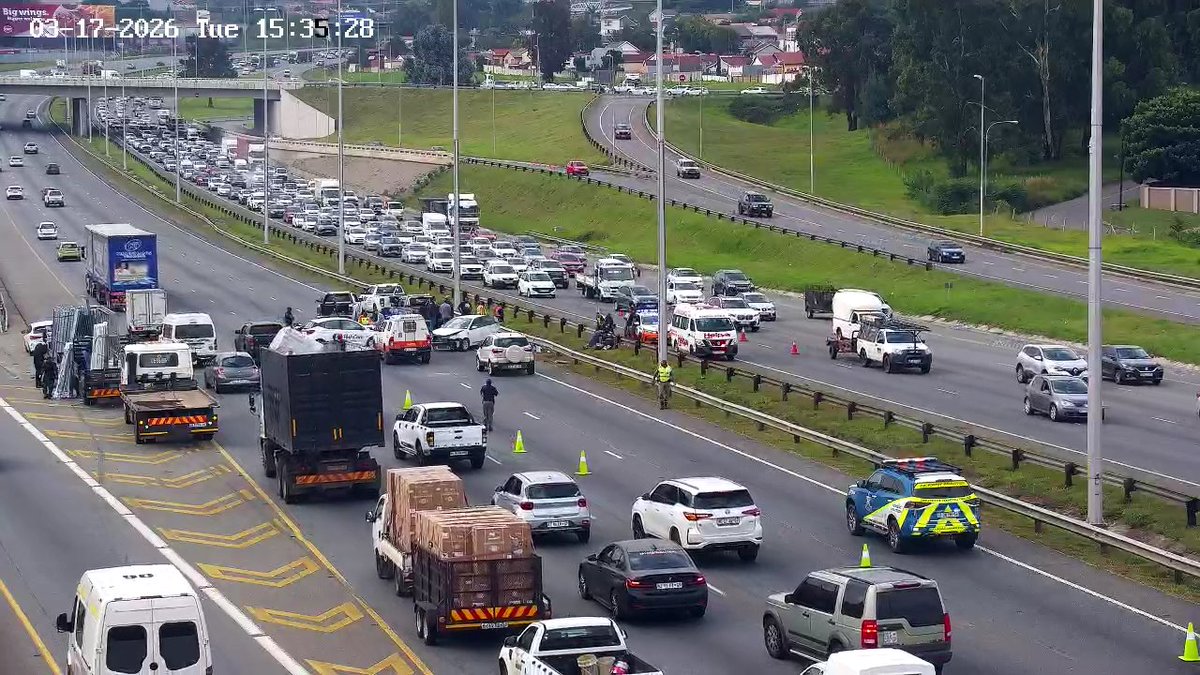 N20-20.8S. 26031700159: (U/D) Crash on N1 Northbound at Albertina Sisulu Rd. 2 right lanes closed &amp; SB Right lane closed. Slow moving traffic.