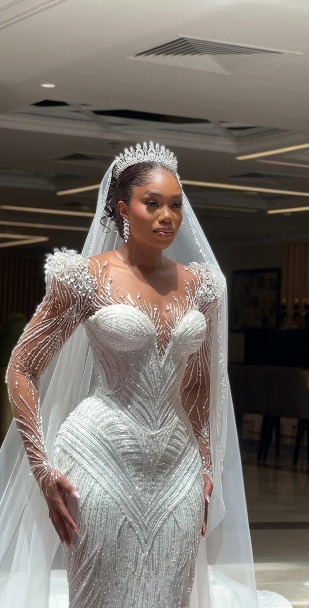 heisam001's tweet photo. After Veekee James wedding dress, Sharon Ooja's dress has to be the best. The poems she wrote with this dress is pure perfection, I've still not recovered from it. ❤️💯 #VeekeeJames https://t.co/IwBj8Qi31s