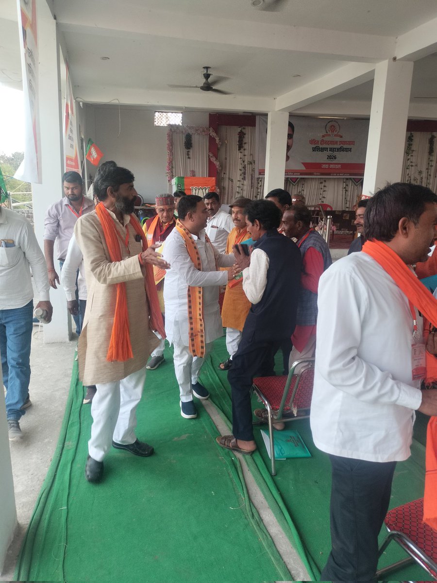 prashant_bjp4mp's tweet photo. पंडित दीनदयाल उपाध्याय प्रशिक्षण महा अभियान के तहत जवा मंडल में विषय वक्ता के रूप में उपस्थित रहकर" बूथ प्रबंधन एवं मन की बात " विषय पर  प्रशिक्षण वर्ग को सम्बोधित किया @DrMohanYadav51
@Hkhandelwal1964 @rshuklabjp @ajayjamwalbjp @Vijaydubeybjp @vdsharmabjp https://t.co/zbDhfTIpVF