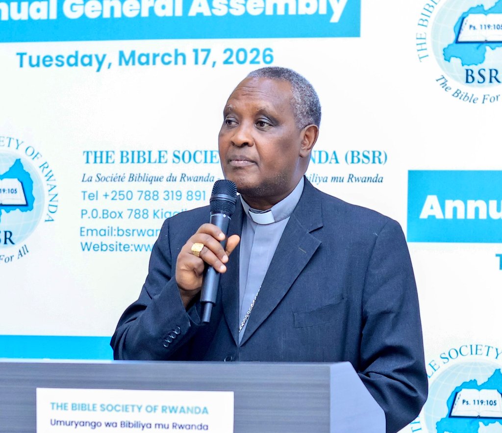 Kinyamateka_KM's tweet photo. 🚨AMAKURU AGEZWEHO🚨

Myr Celestin HAKIZIMANA, Umwepiskopi wa Diyosezi ya Gikongoro yatorewe kuba Umuvugizi w'Umuryango wa Bibiliya mu Rwanda. Akaba asimbuye Antoine Karidinali KAMBANDA kuri uyu mwanya. @bible_rwanda https://t.co/reHvdnqzfU