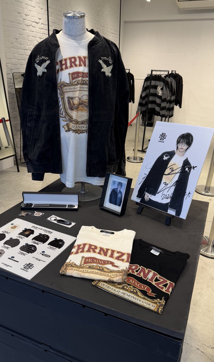asmile_nb's tweet photo. #CHRONOIZM  ポップアップ⏳
前回行けなくて1年ぶり😭🪄︎︎
なのに"何回も来てくれてるよね"って圭吾くん記憶力神すぎてその言葉で永遠余韻💘

過去一手震えてたけど優しい眼差しと声のトーンに救われました🫨🤍
諸々の伝え忘れも閲覧既読で届いて嬉しい- ̗̀📦 ̖́-
推しがブランドやってて幸せです🕊️ https://t.co/EPWKS7cbVd