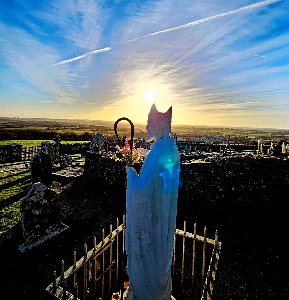 ThisIsIreland3's tweet image. 📍Sunlight beams over St Patrick's Statue on the Hill of Slane in County Meath 💚💚💚

📸 Derek Smith

#Meath #Slane #StPatrick #Ireland