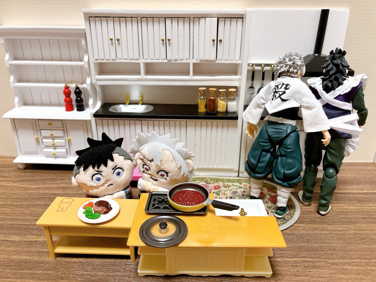 今日はﾊﾝﾊﾞｰｸﾞを作ったよ🥹💚💜

🍃「料理する時は危ねェからエプロンしろ」
🍉「兄ちゃん、ありがとう！」
🍃「今日はなんだァ？」
🍉「ハンバーグだよ」