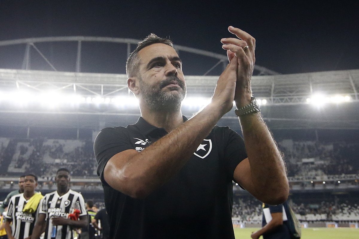 O Botafogo de Artur Jorge (2024) foi o Botafogo que mais acumulou vitórias em uma mesma temporada (números absolutos) da história do clube carioca.

Se considerarmos % de vitórias (mín 50 jogos disputados), é o 2º Botafogo mais vitorioso dos seus 121 anos, perdendo apenas para a