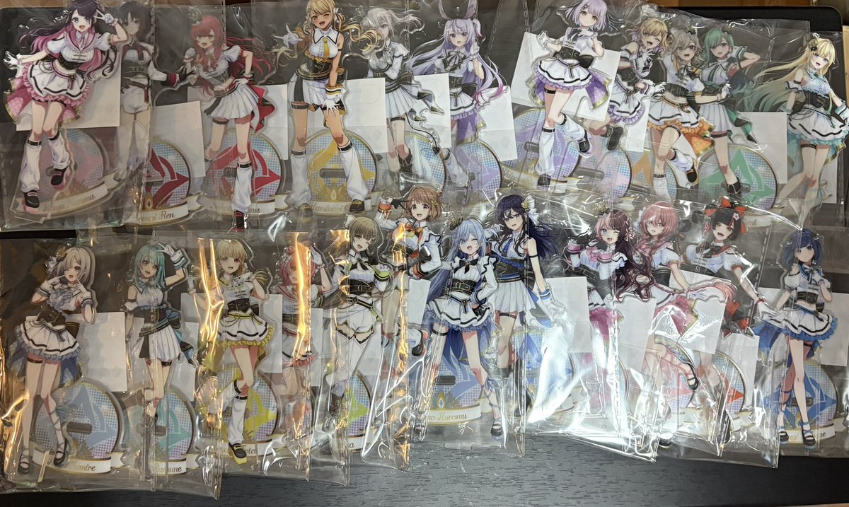 NAGI_145's tweet photo. ぶいすぽフェスの事後通販届いた！！！
これで全員分のアクスタ手に入ったぞ
飾る場所どうしよう https://t.co/dKZgQnqrDn