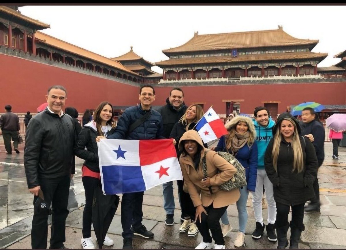 l1Ruiz's tweet photo. Recuerdos de un gobierno que todos estos taparon https://t.co/VXGYKJwb18