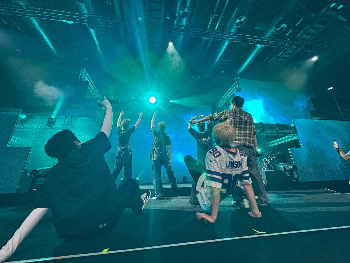 first of all thank you yall we have so much fun hope you guys like it na kub🥹
เป็นอีกรอบที่ทำแล้วสนุกมากๆ ได้ลองทำอะไรใหม่ๆไว้มานั่งrecapให้ฟังนะครับ🤍 #TUTOR_CIRCRL #CIRCRL #TOTY2025xCIRCRL