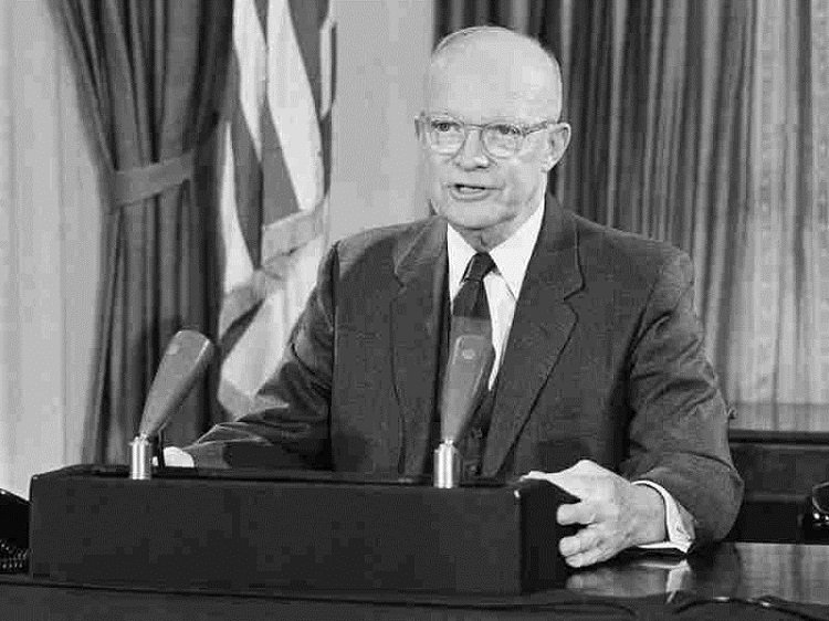 Tal día como hoy, Eisenhower autorizó el programa de acciones encubiertas destinado a desestabilizar a Cuba. Lo que comenzó como una directiva secreta en 1960, terminó en la histórica derrota de la invasión de Playa Girón en 1961. 🏛️📜
​#Efemérides #PlayaGirón #Cuba